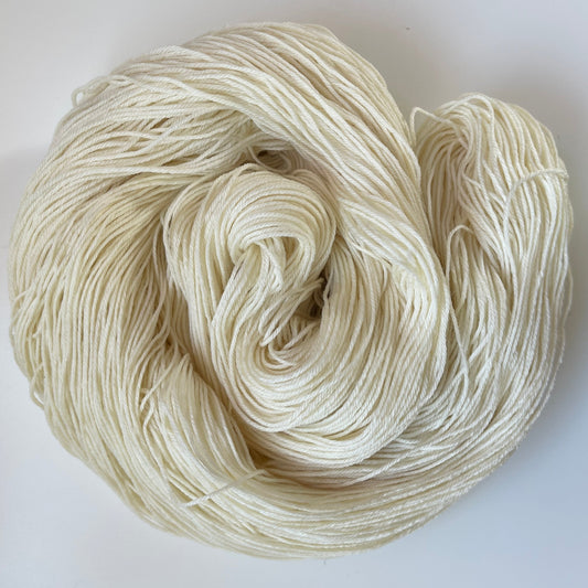 Finull - 100% Norwegian wool, 350 m (383 yds)