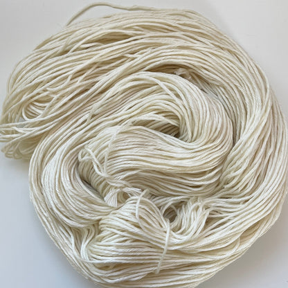 DK Luxury Merino - 75% merino wool/25% silk sw, 200 m (218 yds)