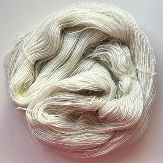 4-ply Sparkle Merino - 78% merino wool/20% nylon/2% silver stellina sw, 400 m (436 yds)